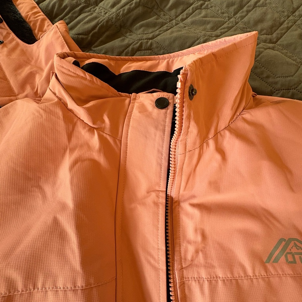 Woman’s winter coat - Picture 3 of 16